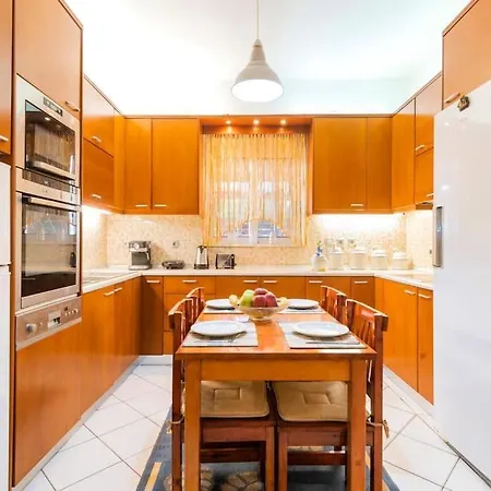 Louis House Nyaraló